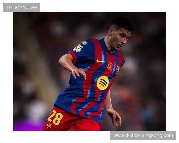 巴萨小范围配合由前锋一脚终结