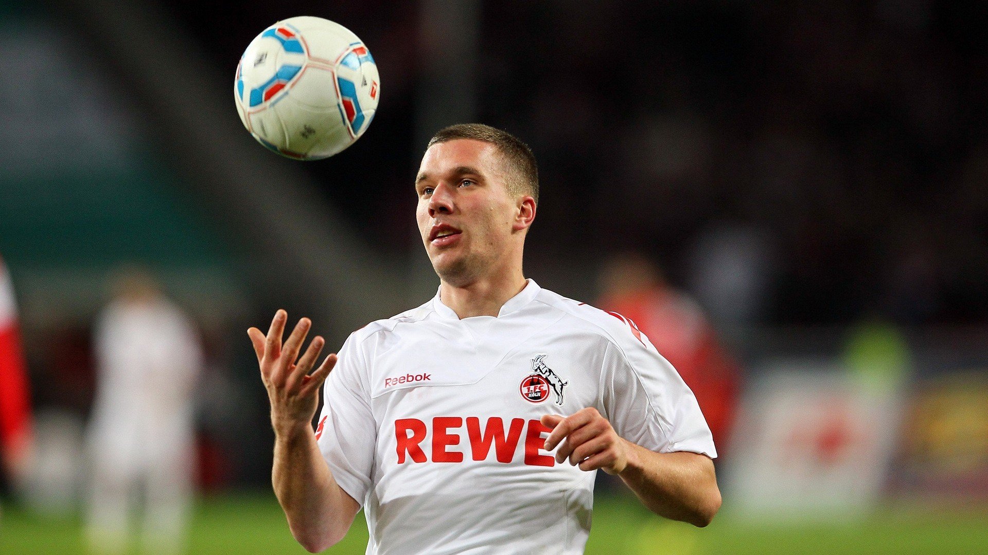 世界呼啦圈耐力赛 冠军连续转圈时间超过12小时