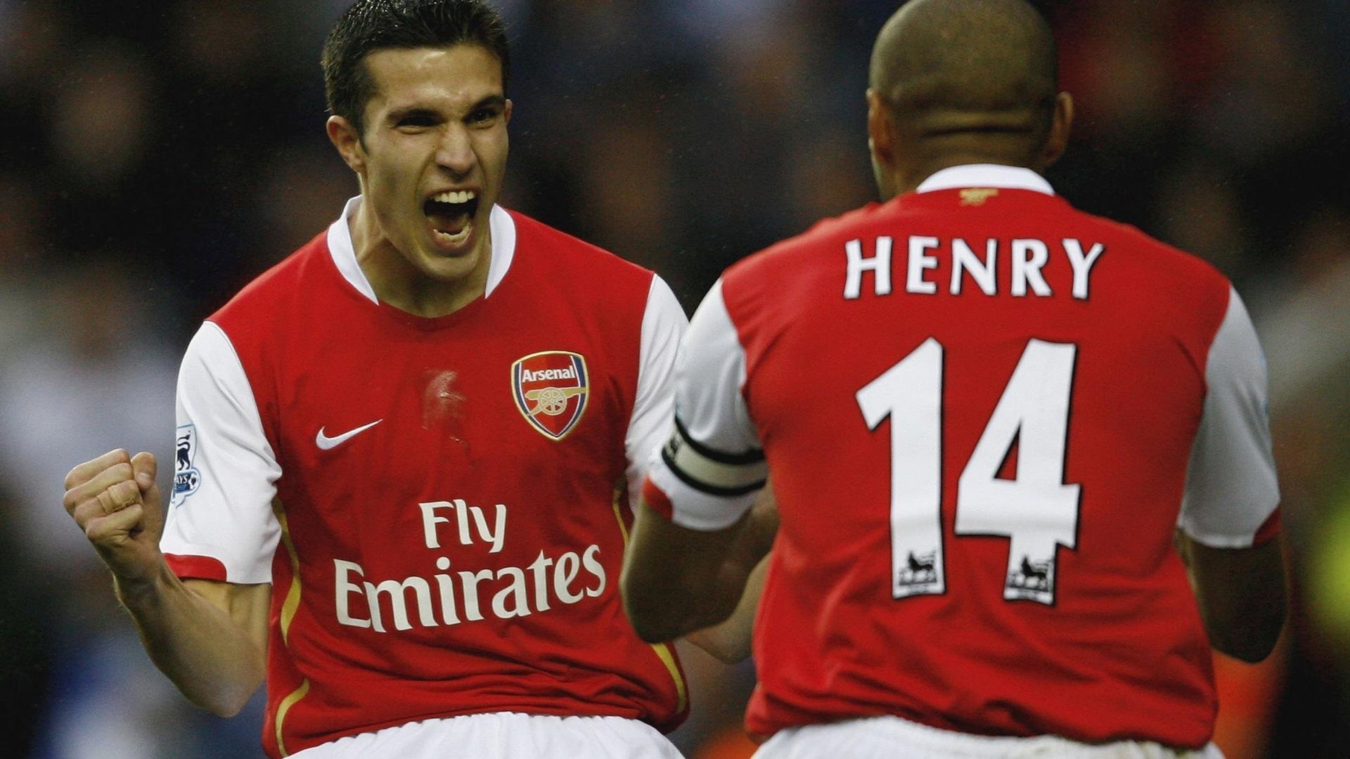 世界杯：电竞战队集体穿国家队球衣直播看球 粉丝弹幕刷屏国家口号